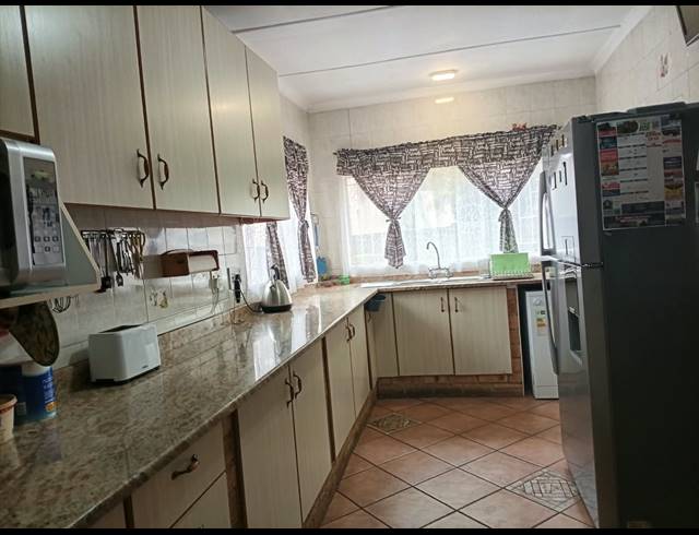 4 BEDROOM HOUSE FOR SALE IN NORKEM PARK